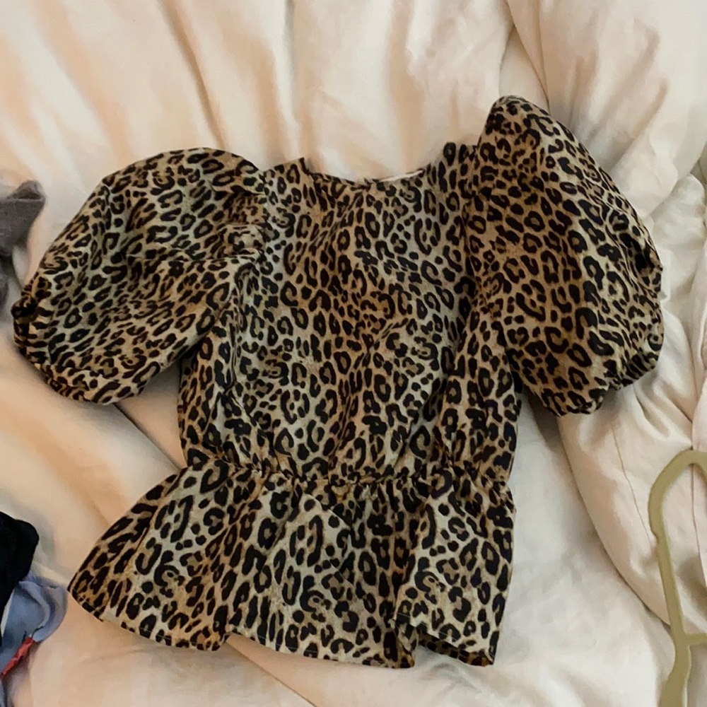 H&M leopard puff sleeve top. Pouf sleeve